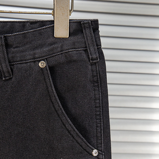 クロムハーツブランドコピー ウォッシュを施した新しいブラックレザーのロガーヘッドクロスパッチワークワークジーンズ