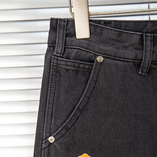 クロムハーツブランドコピー ウォッシュを施した新しいブラックレザーのロガーヘッドクロスパッチワークワークジーンズ