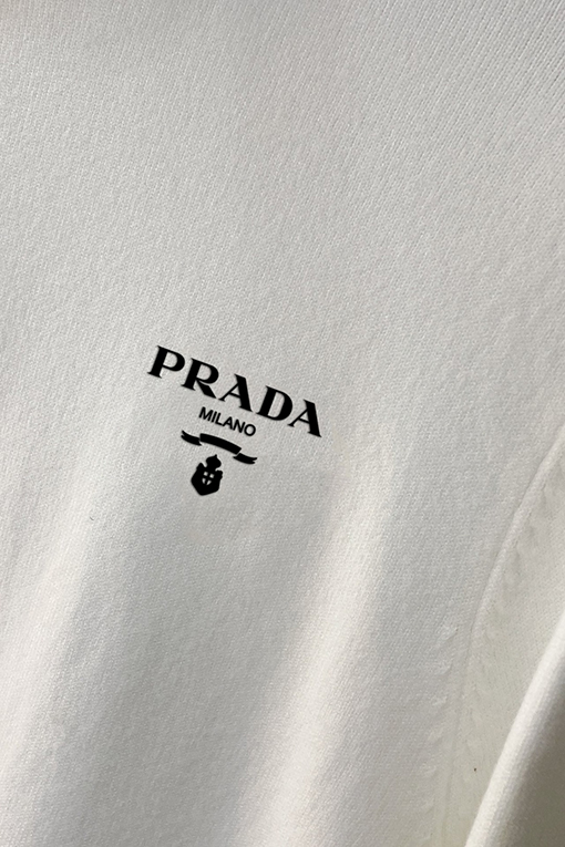 プラダ PRADA 新しいクラシックなタートルネックウール