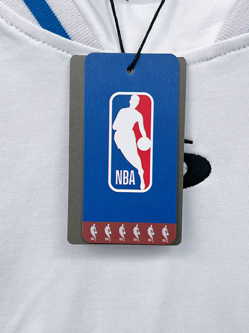 バレンシアガ BALENCIAGA NBA とのコラボレーションによるカラーブロックデザインの長袖シャツ