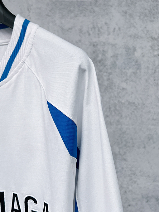 バレンシアガ BALENCIAGA NBA とのコラボレーションによるカラーブロックデザインの長袖シャツ