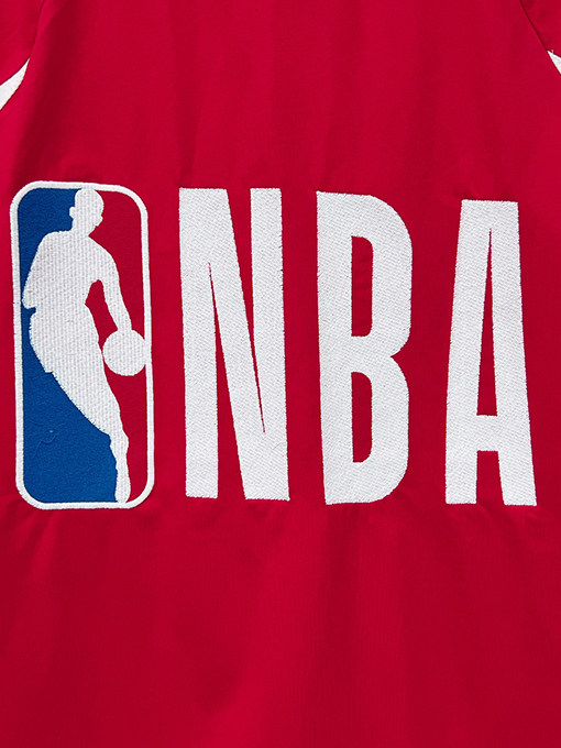 バレンシアガ BALENCIAGA NBA とのコラボレーションによるカラーブロックデザインの長袖シャツ