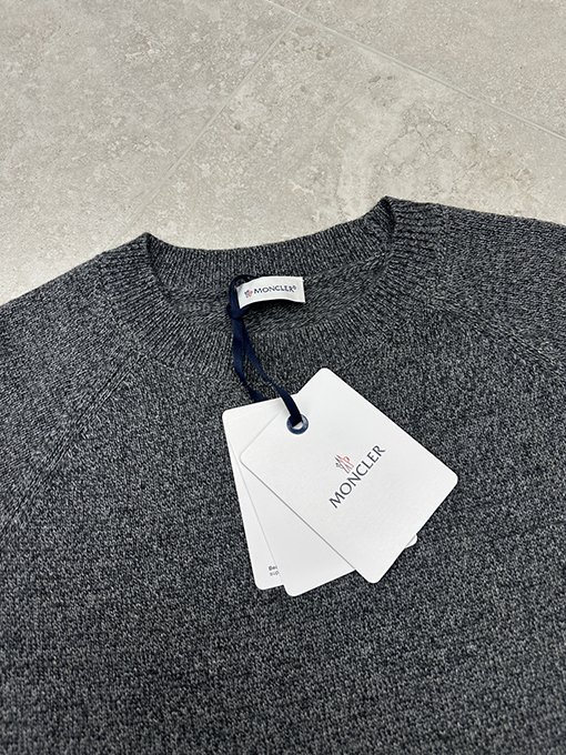 モンクレール ナイロンポケット付きクルーネックウール混ニットセーター