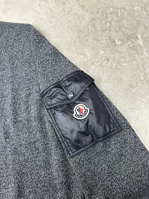 モンクレール ナイロンポケット付きクルーネックウール混ニットセーター