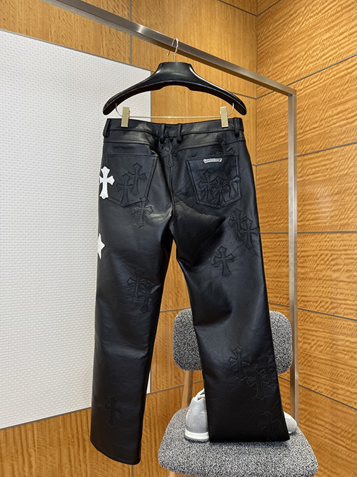 クロムハーツ クロス柄の本革パンツ