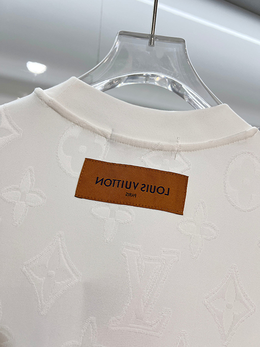 ルイヴィトン クラシックな全面モノグラムクローバーロゴジャカード半袖Tシャツ