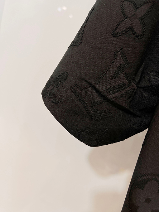 ルイヴィトン クラシックな全面モノグラムクローバーロゴジャカード半袖Tシャツ