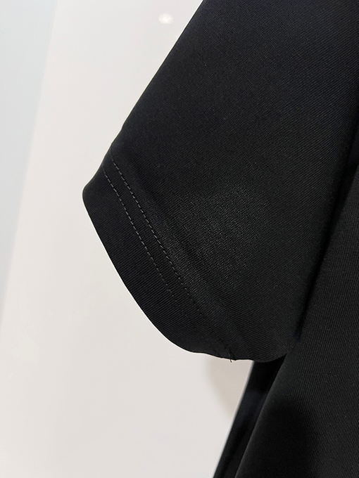 フェンディ 胸元にはダブルFの刺繍ロゴ入りクラシックでシンプルな半袖Tシャツ