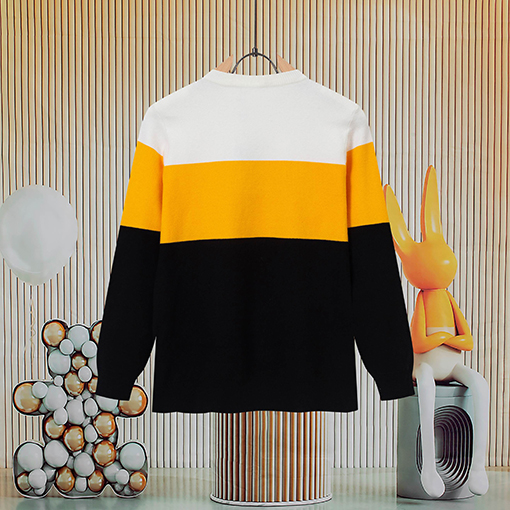 フェンディ FENDl 秋と冬に人気のクルーネックニットセーター