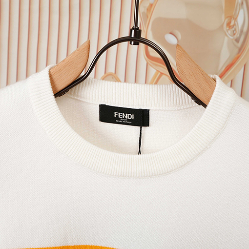 フェンディ FENDl 秋と冬に人気のクルーネックニットセーター