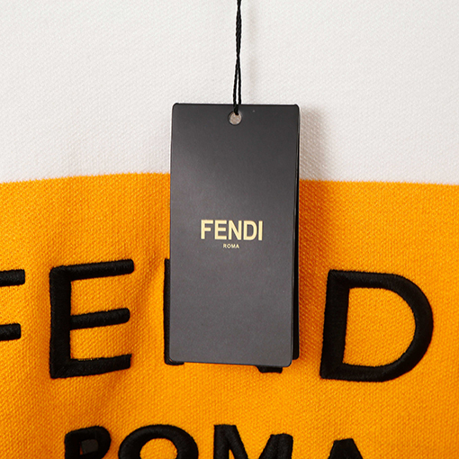 フェンディ FENDl 秋と冬に人気のクルーネックニットセーター