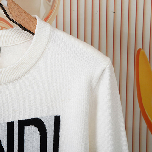 フェンディブランドスーパーコピー FENDl 人気のロゴジャカードニットクルーネックセーター