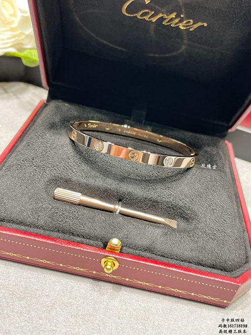 カルティエコピー 中国版の4ダイヤモンド LOVEブレスレット