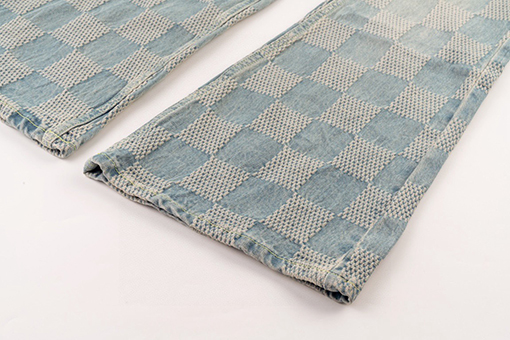 ルイヴィトン チェック柄のフレアジーンズ