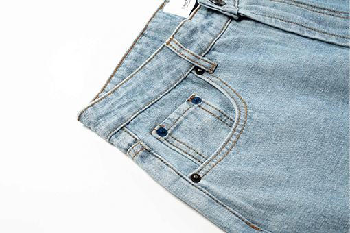 バーバリーブランドスーパーコピー ウォーホースプリントパッチ付きヴィンテージウォッシュドデニムジーンズ