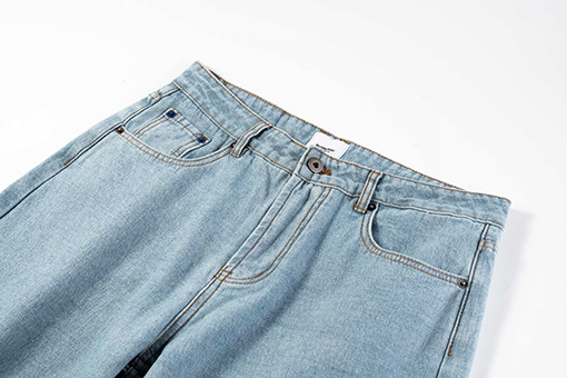 バーバリーブランドスーパーコピー ウォーホースプリントパッチ付きヴィンテージウォッシュドデニムジーンズ