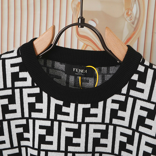 フェンディ 新モデルフルレングスのダブルFラウンドネックニットセーター