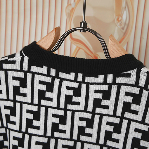 フェンディ 新モデルフルレングスのダブルFラウンドネックニットセーター