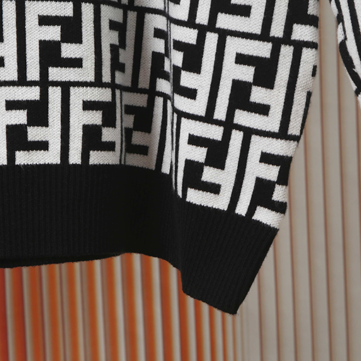 フェンディ 新モデルフルレングスのダブルFラウンドネックニットセーター