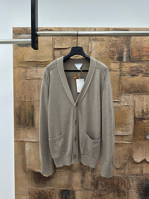ボッテガヴェネタブランドコピー 新モデルパッチワークのカシミヤ混ニットカーディガン