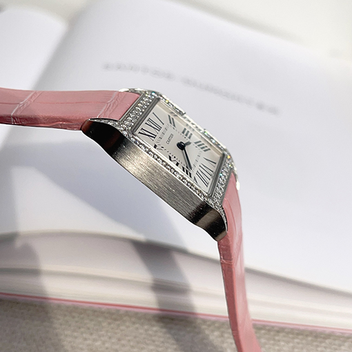 カルティエ 新モデルクラシックなレザーストラップ