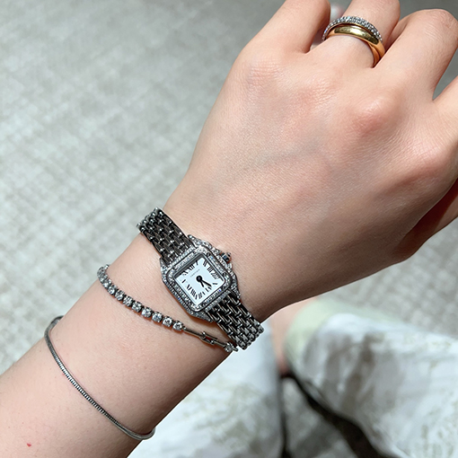 カルティエスーパーコピー レディースパンサーシリーズの腕時計