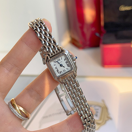 カルティエ 新モデルレディースパンサーシリーズの腕時計