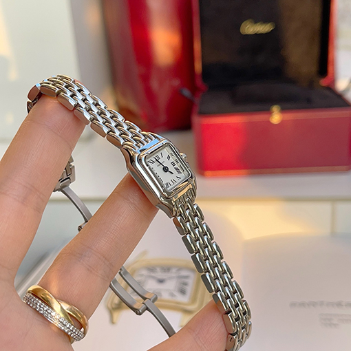 カルティエ 新モデルレディースパンサーシリーズの腕時計