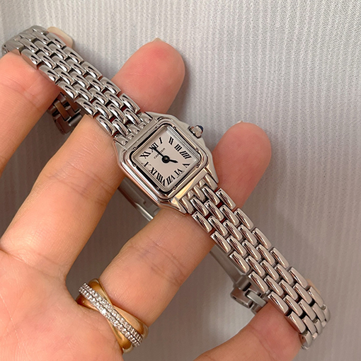 カルティエ 新モデルレディースパンサーシリーズの腕時計