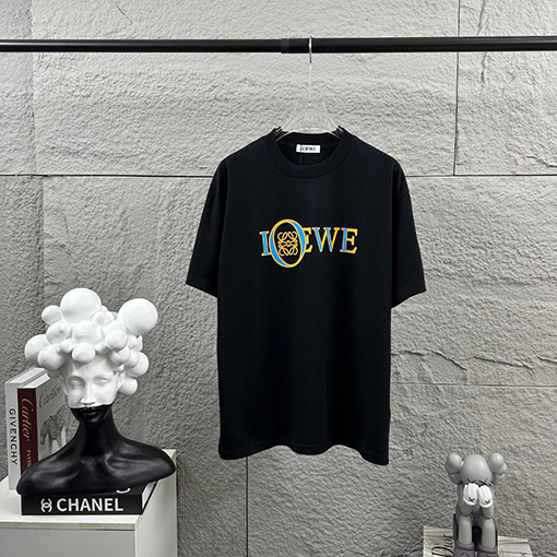 ロエベブランドスーパーコピー LOEWE クラシックなミニマルデザインのレタートーテム厚シリコンロゴ入り半袖Tシャツ