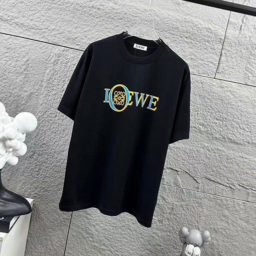 ロエベブランドスーパーコピー LOEWE クラシックなミニマルデザインのレタートーテム厚シリコンロゴ入り半袖Tシャツ