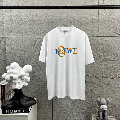 ロエベブランドスーパーコピー LOEWE クラシックなミニマルデザインのレタートーテム厚シリコンロゴ入り半袖Tシャツ