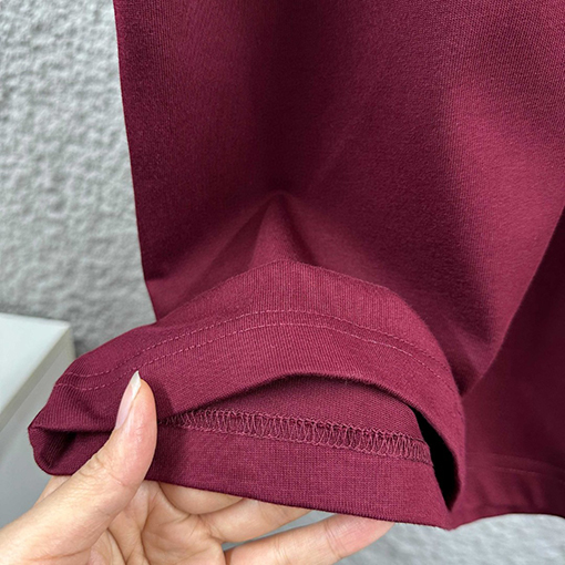 ロエベブランドスーパーコピー LOEWE クラシックなミニマルデザインのレタートーテム厚シリコンロゴ入り半袖Tシャツ