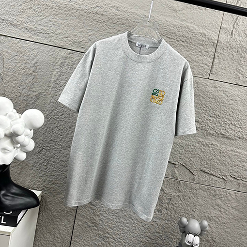 ロエベ クラシックなミニマルデザインのレタートーテム刺繍ロゴ入り半袖Tシャツ