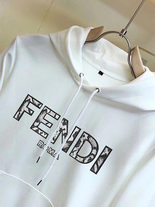 フェンディ FENDI 新作のフード付きスウェットシャツとパンツのセット