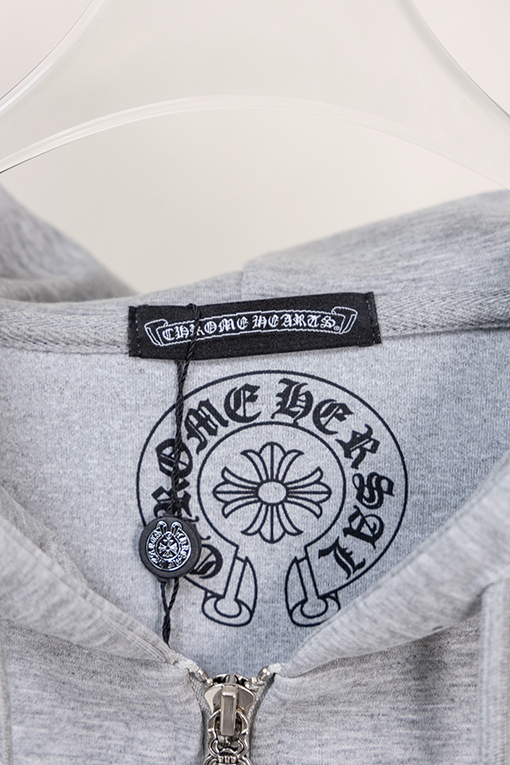 クロムハーツブランドコピー 馬蹄形の袖に文字プリントのドローストリング付きジップアップフードジャケット