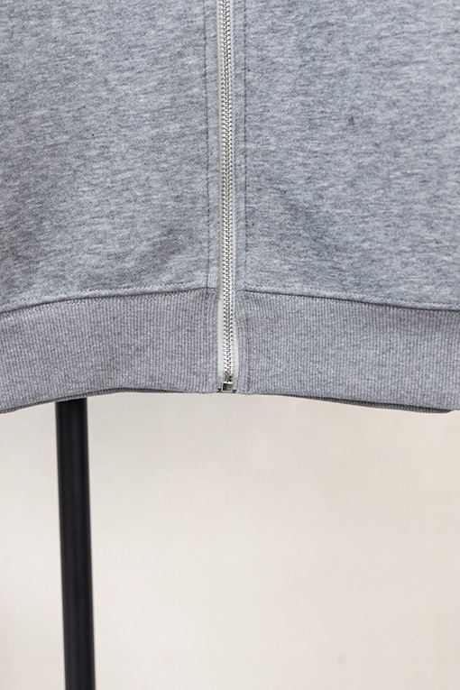 クロムハーツ パールがあしらわれた十字架の刺繍りフード付きジップアップスウェットシャツ