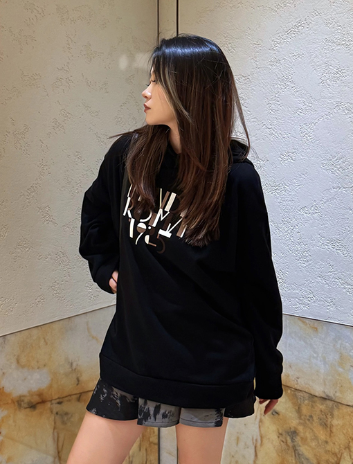 フェンディスーパーコピー レタープリントパーカー