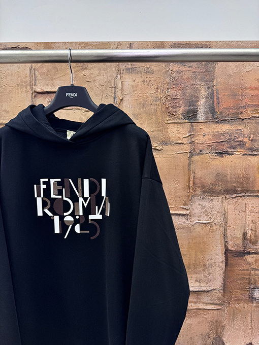 フェンディスーパーコピー レタープリントパーカー