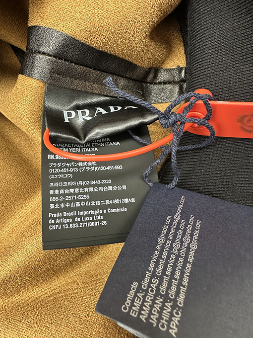 プラダ ダメージのフード付きレザープルオーバージャケット