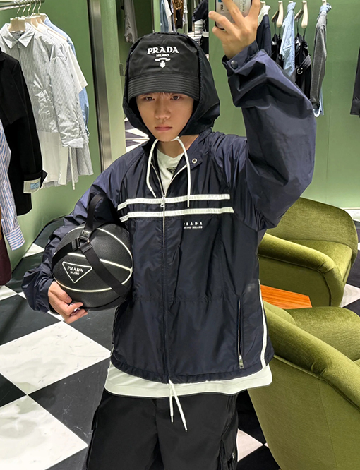 プラダコピー 取り外し可能なフード付きナイロンジャケット