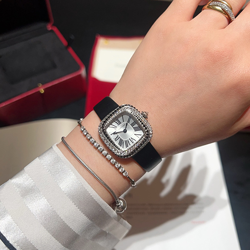 カルティエスーパーコピー クッション型ジュエリーウォッチ腕時計