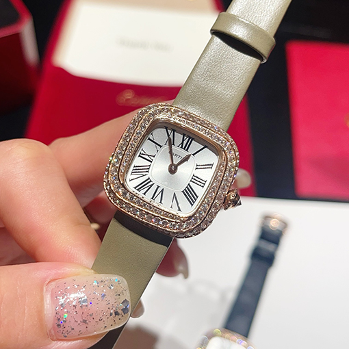 カルティエスーパーコピー クッション型ジュエリーウォッチ腕時計