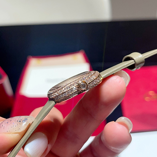 カルティエスーパーコピー クッション型ジュエリーウォッチ腕時計