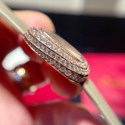 カルティエスーパーコピー クッション型ジュエリーウォッチ腕時計