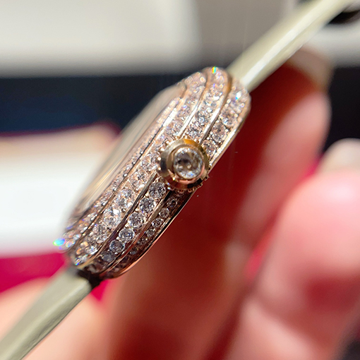 カルティエスーパーコピー クッション型ジュエリーウォッチ腕時計