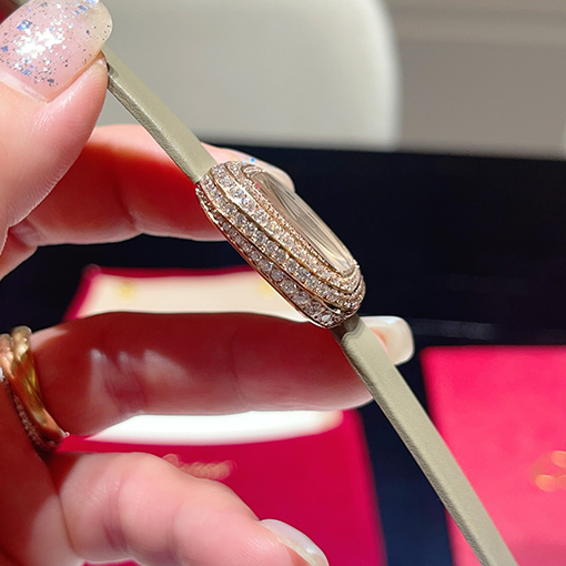 カルティエスーパーコピー クッション型ジュエリーウォッチ腕時計