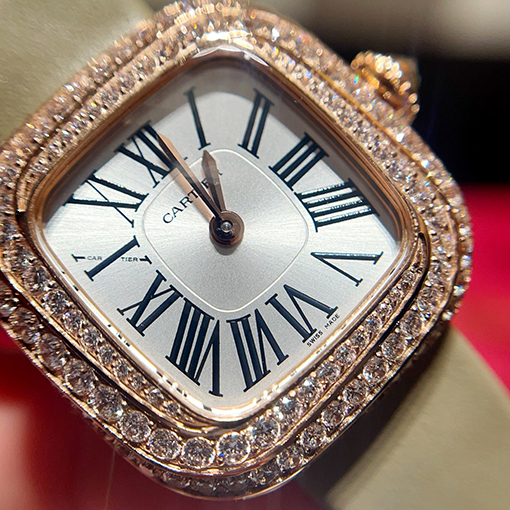 カルティエスーパーコピー クッション型ジュエリーウォッチ腕時計