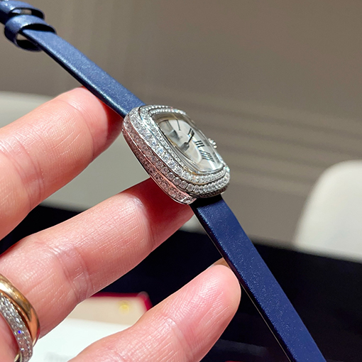 カルティエスーパーコピー クッション型ジュエリーウォッチ腕時計