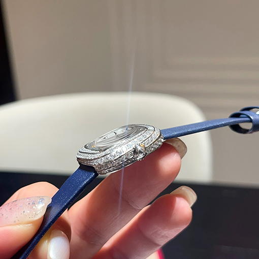 カルティエスーパーコピー クッション型ジュエリーウォッチ腕時計